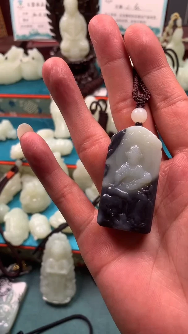 颈饰未镶嵌和田玉霭*