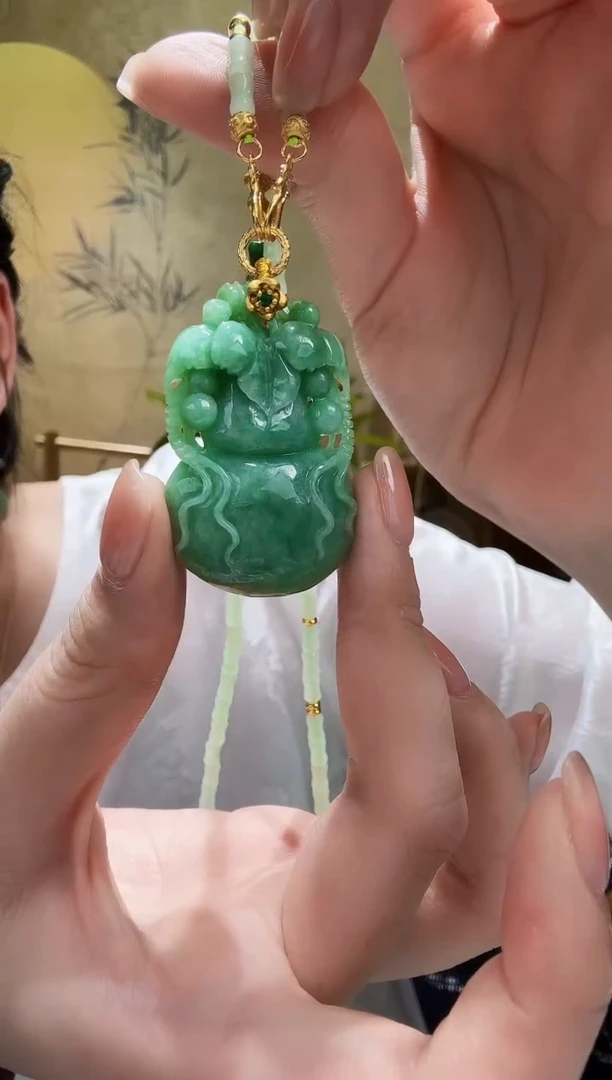 颈饰未镶嵌翡翠吊坠