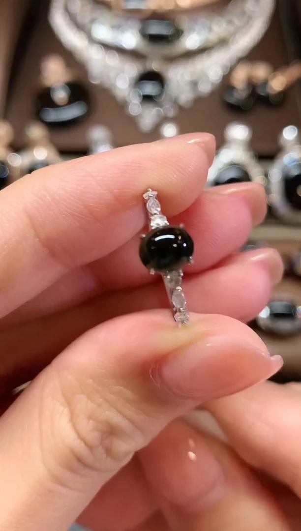 18K金镶嵌戒指翡翠a147