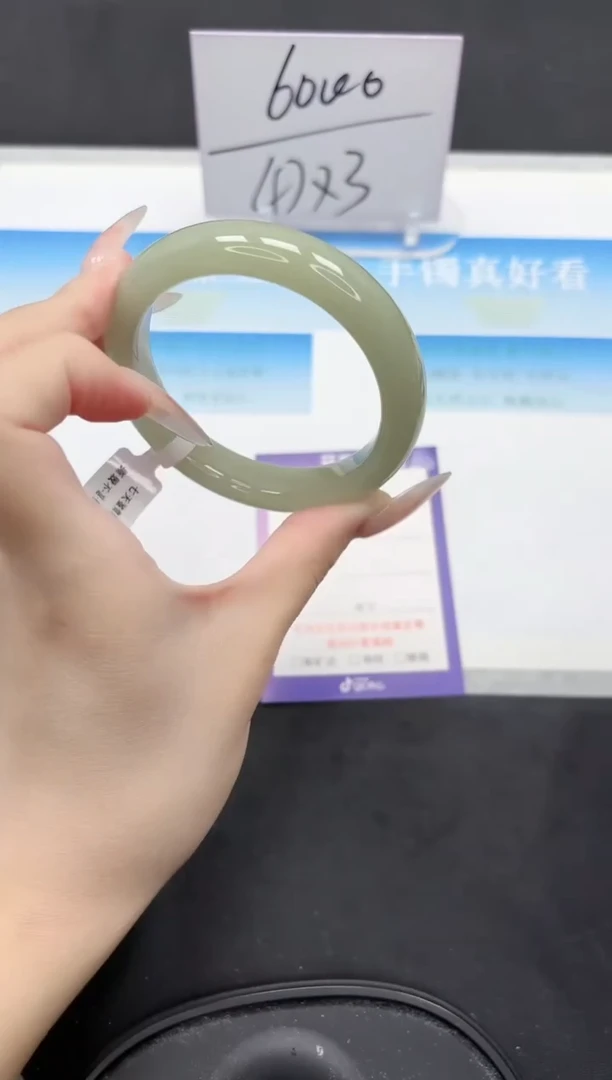 未镶嵌手镯石英质玉55-58.1
