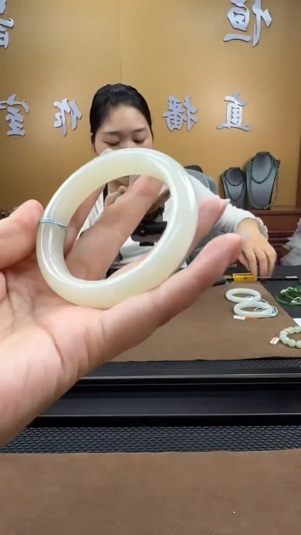 颈饰未镶嵌和田玉手镯56