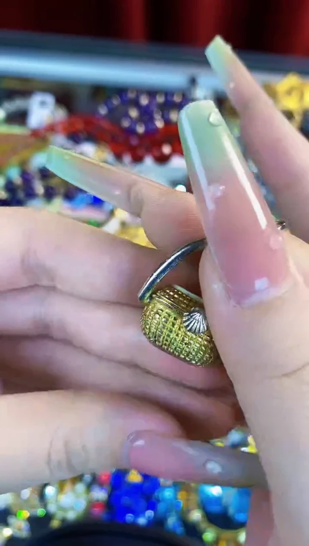 瓷片楚楚中古珠宝甄选不退换