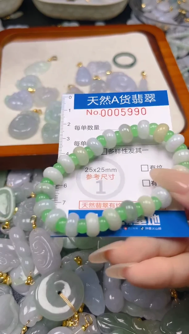 翡翠未镶嵌颈饰夏日时尚爆款天然翡翠A货