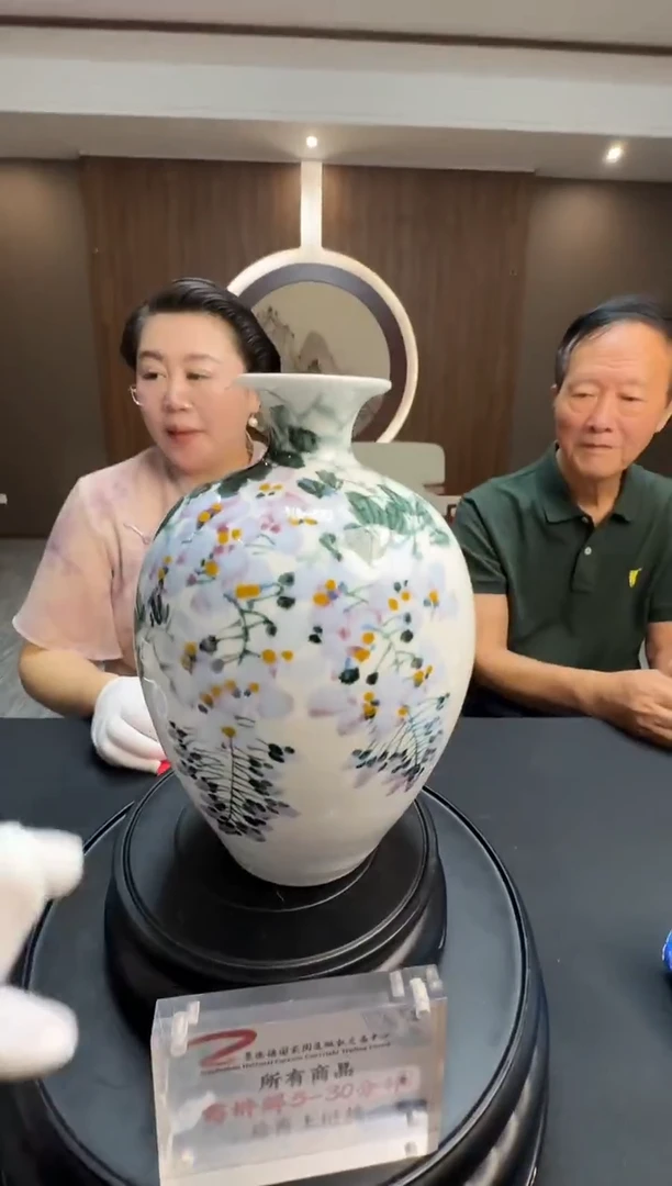 张正海老师《釉下五彩花鸟小赏瓶2》带收藏证书