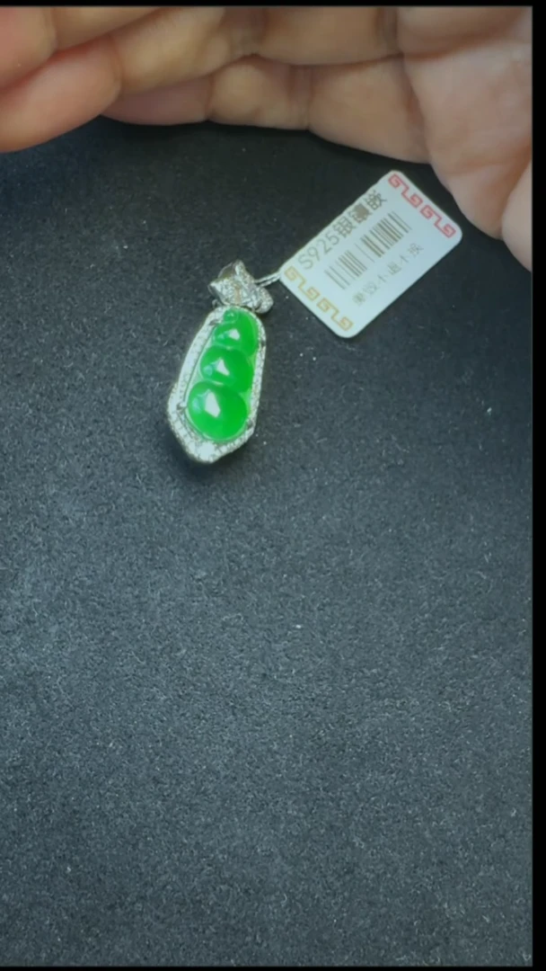 颈饰银S925镶嵌翡翠福豆