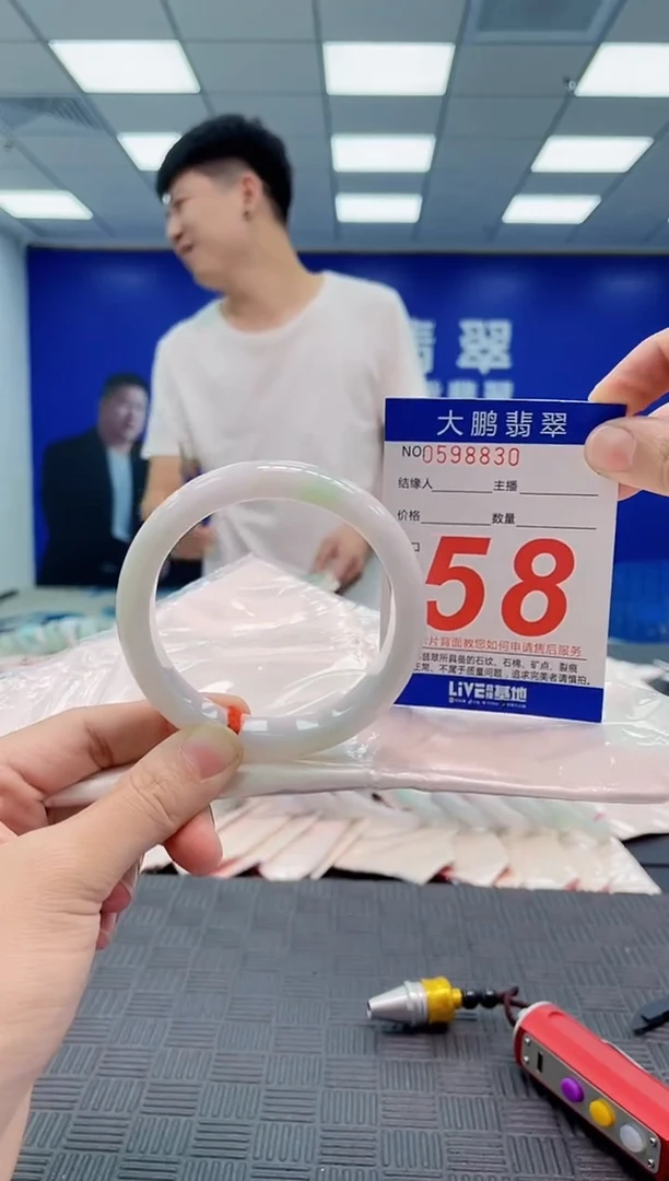 翡翠手镯未镶嵌AAAAAAAAAAAAAAAA