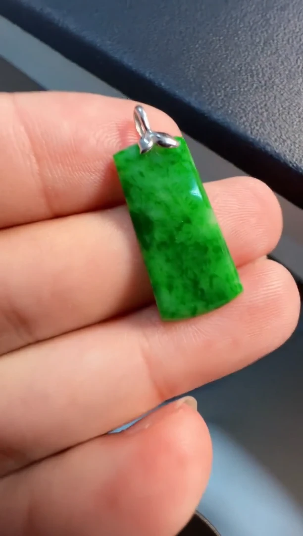 吊坠(不含链)18K金镶嵌翡翠600