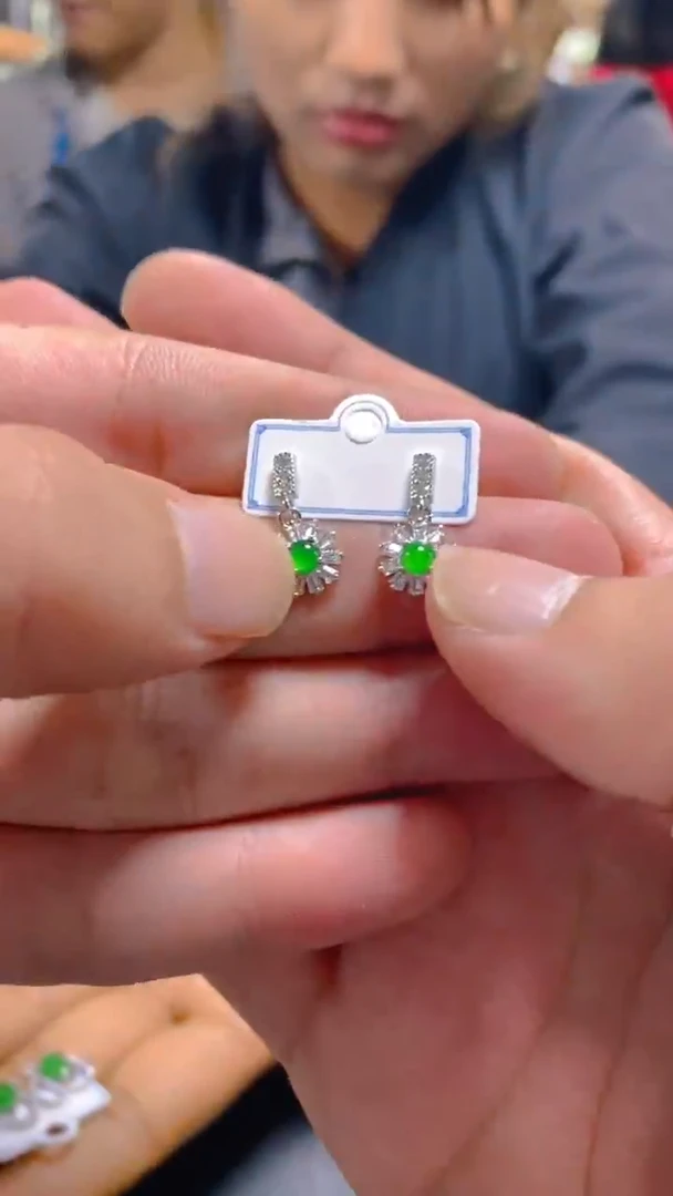 【闪购商品】翡翠耳饰未镶嵌0933935289多样性发一