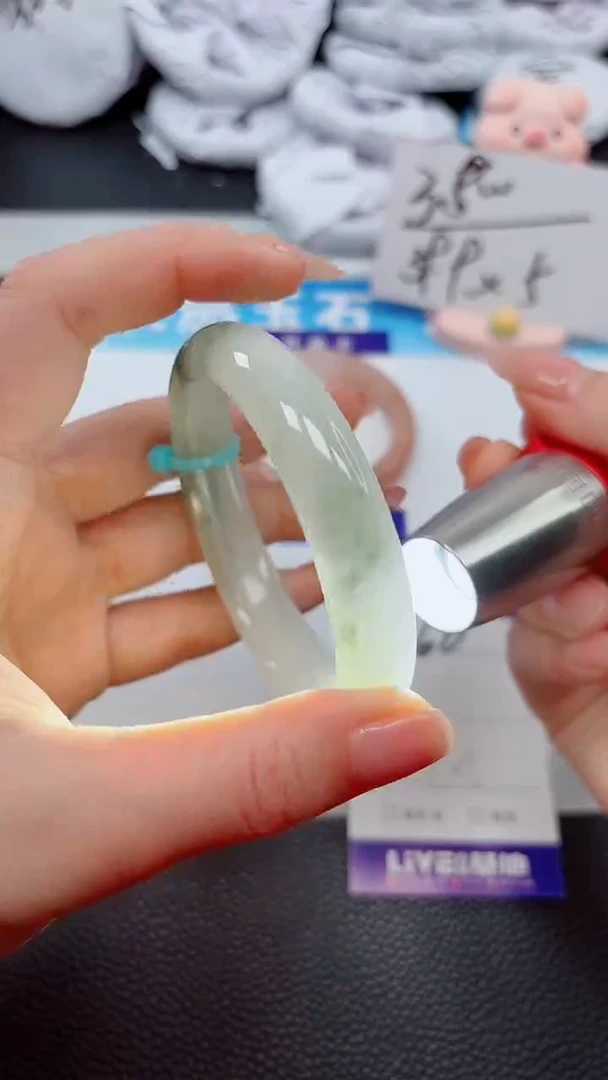 【闪购商品】石英质玉手镯未镶嵌760