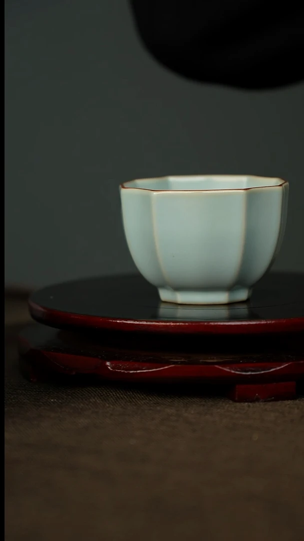 微微瑕 无底款435四方葵口杯