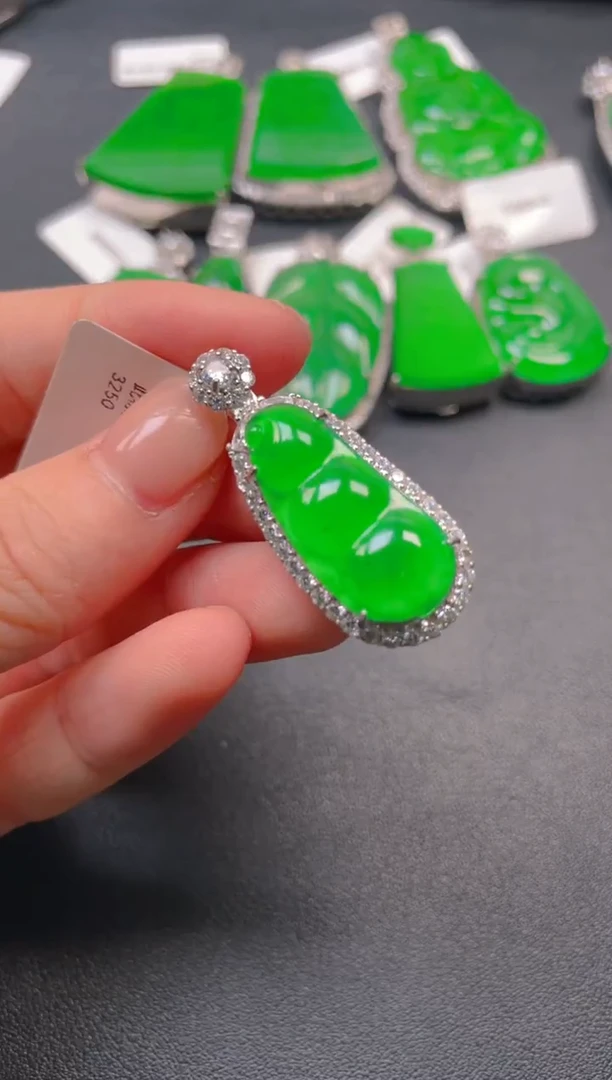 颈饰银S925镶嵌翡翠吊坠