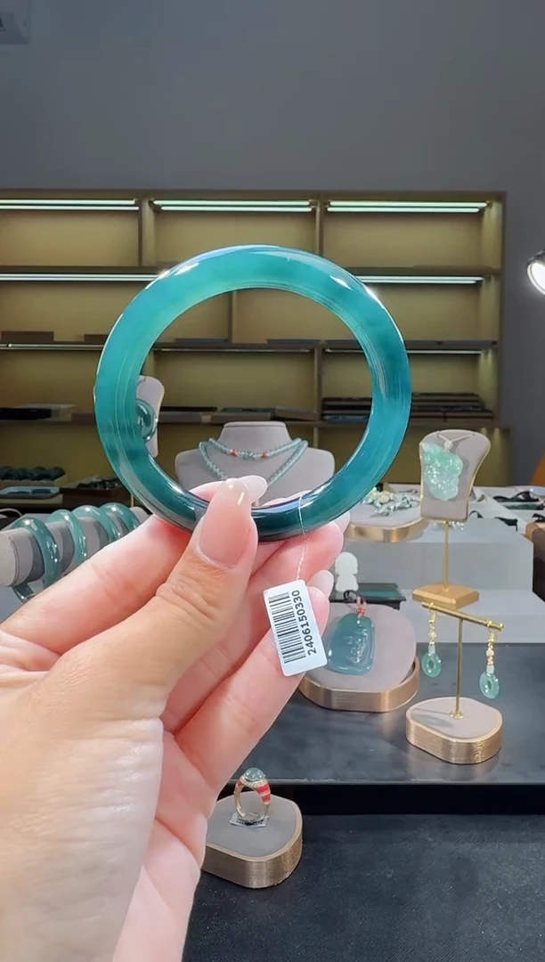 翡翠手镯未镶嵌54.8圈