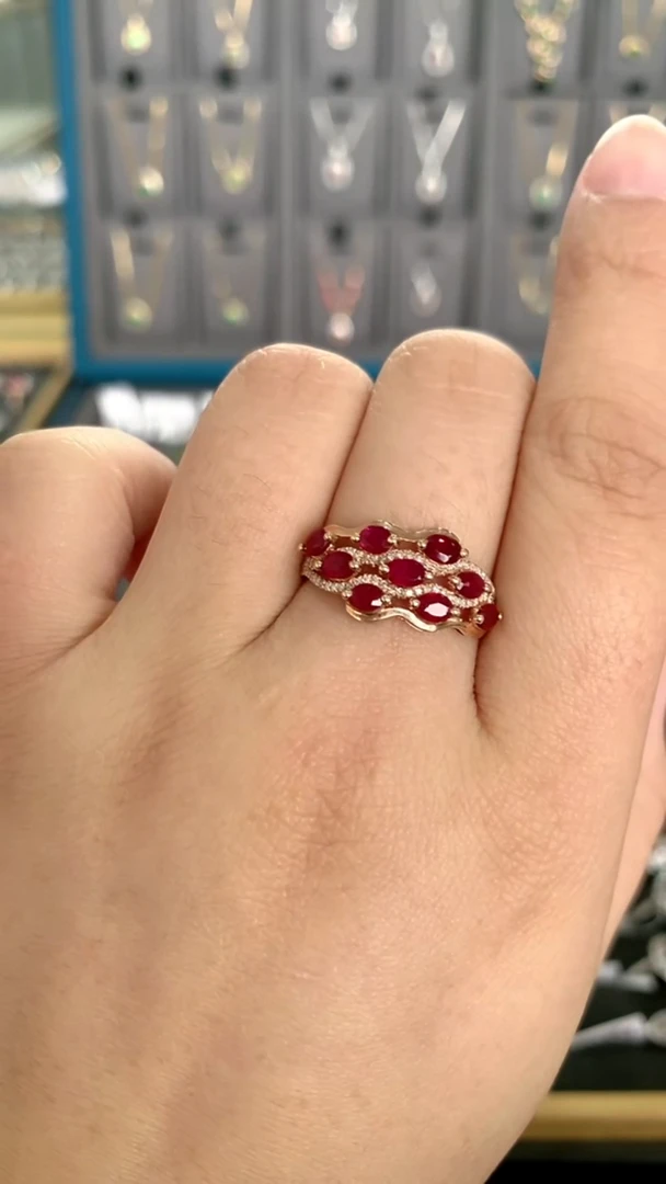 18K金镶嵌戒指红宝石1.86克拉