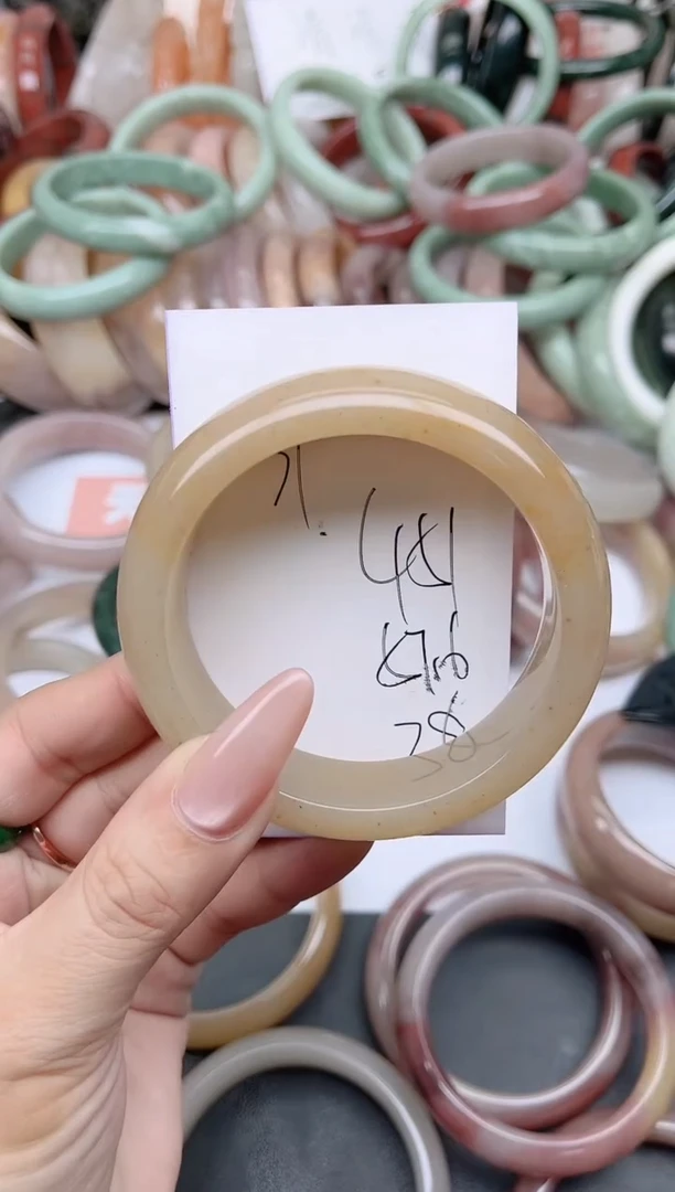 未镶嵌手镯石英质玉451