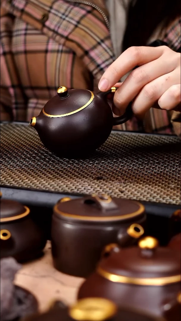 茶壶紫砂四号井茄皮紫泥描金小西施130cc