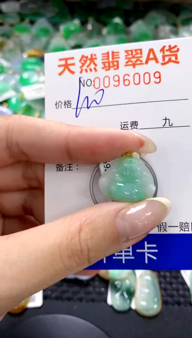 翡翠18K金镶嵌颈饰1111111111111111