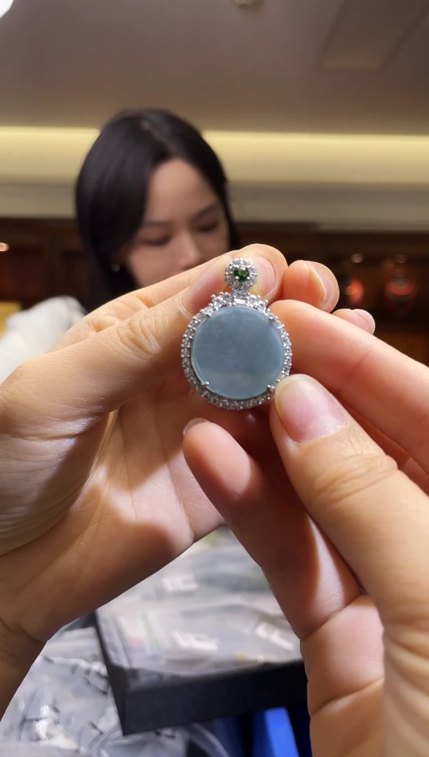 颈饰未镶嵌翡翠（多样性发一件）