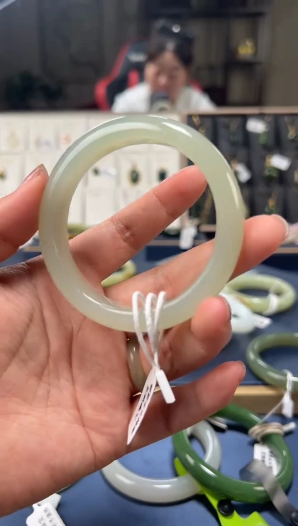 和田玉手镯未镶嵌【柚子来啦】和田玉拍一发一57+