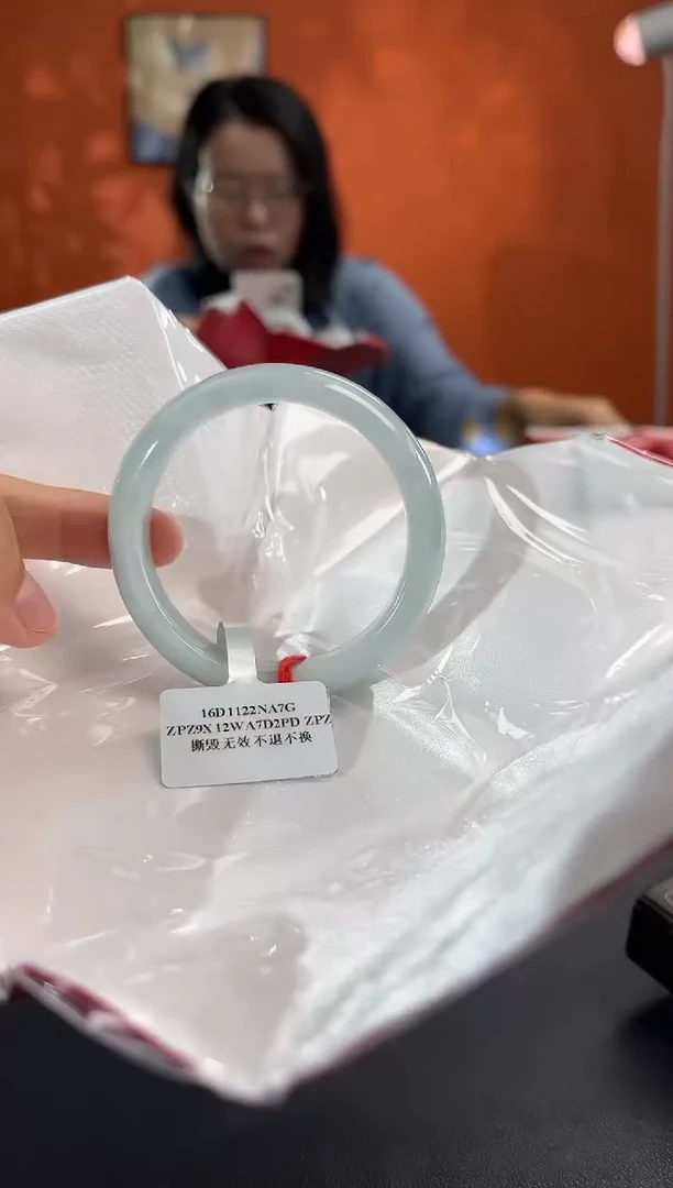 未镶嵌手镯翡翠翡翠手镯（微瑕）