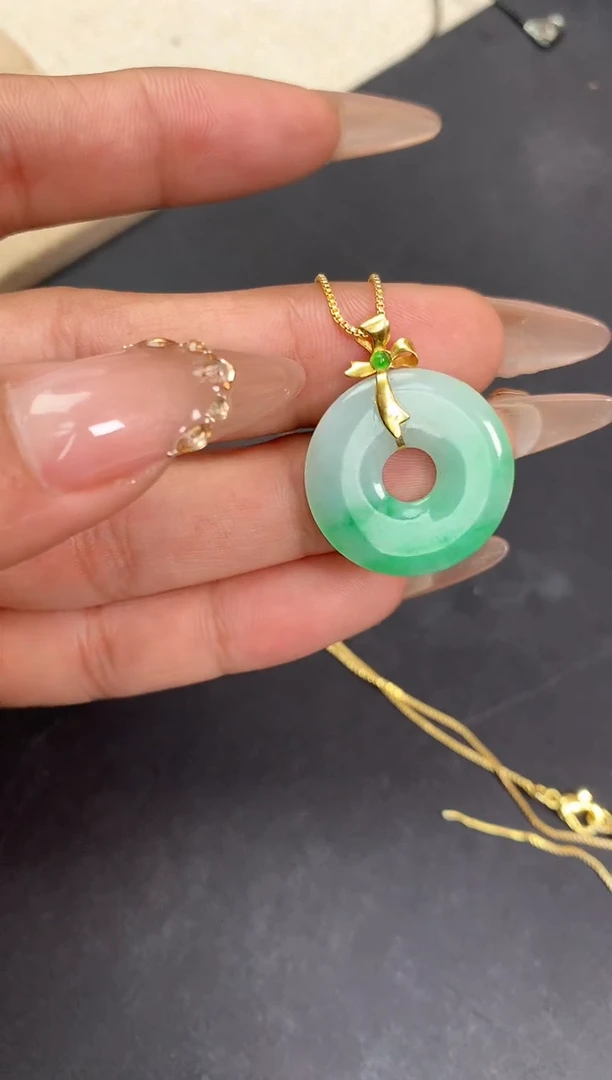 【闪购商品】翡翠吊坠(不含链)18K金镶嵌甜甜圈