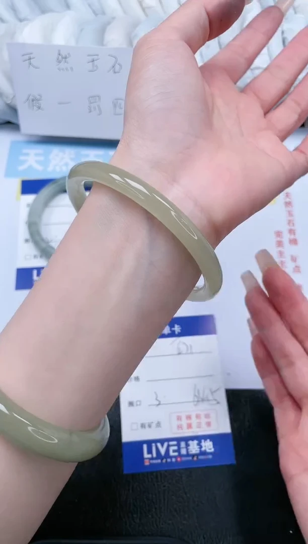 【闪购商品】石英质玉手镯未镶嵌T271-64.5