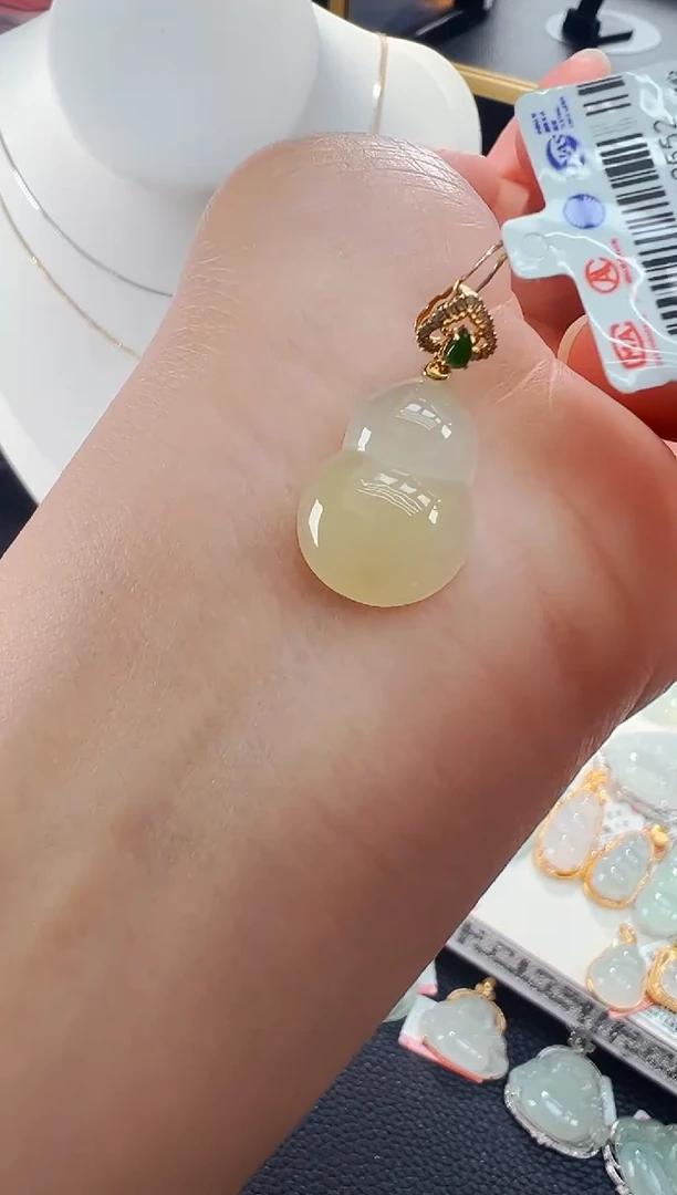 【闪购商品】翡翠吊坠(不含链)18K金镶嵌葫芦吊坠552