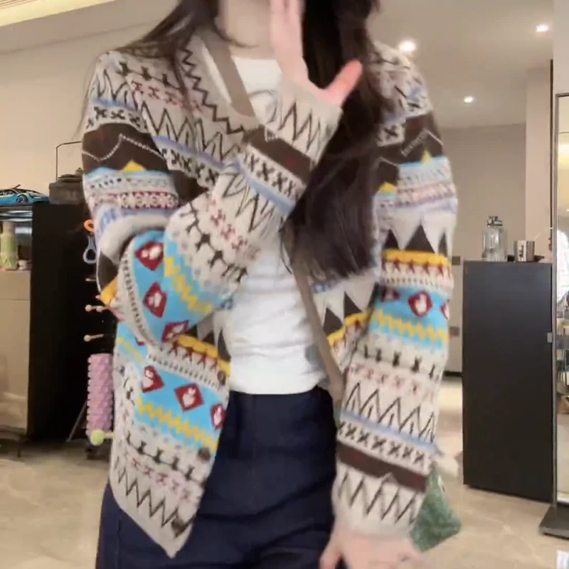 秋冬费尔岛复古提花圆领针织开衫毛衣外套LK2507091