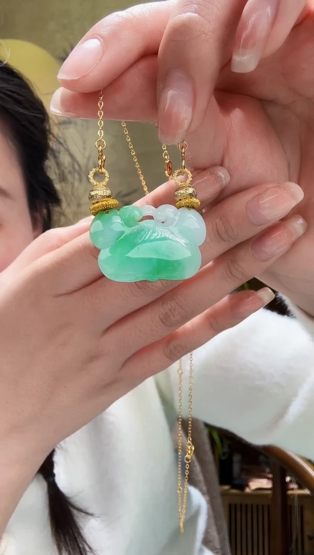 颈饰未镶嵌翡翠吊坠