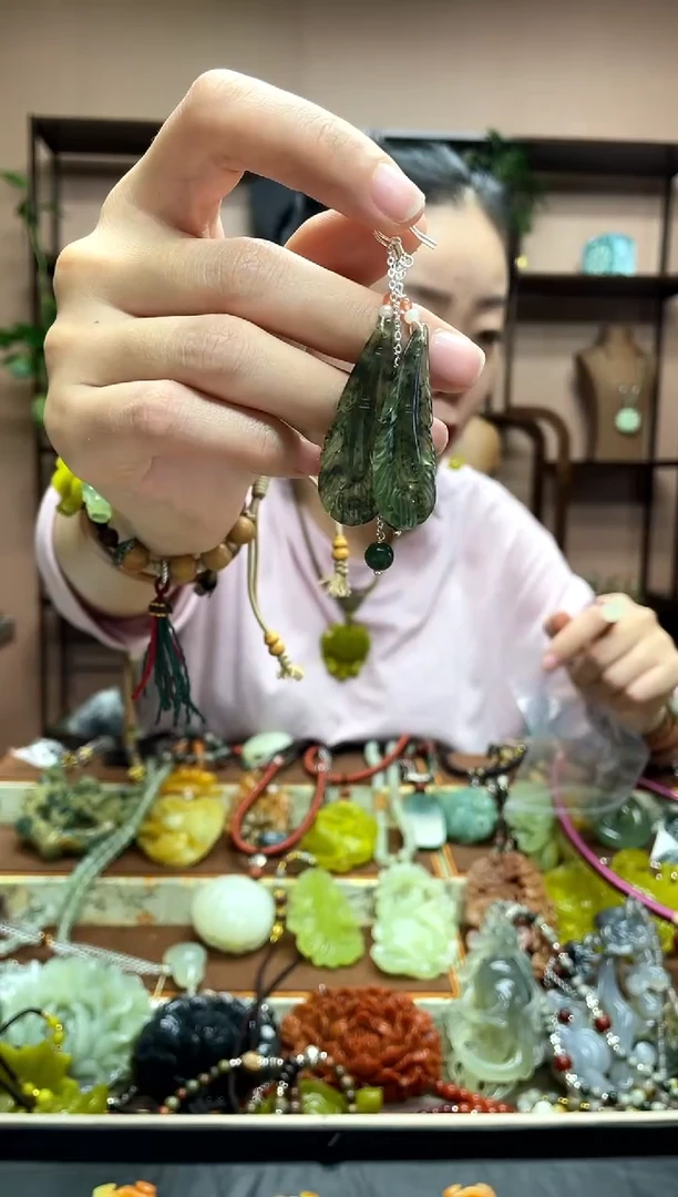 银S925镶嵌岫玉耳饰·