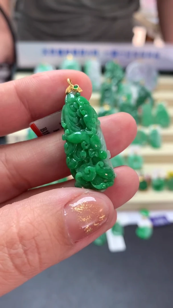 【闪购商品】翡翠吊坠(不含链)18K金镶嵌挂件