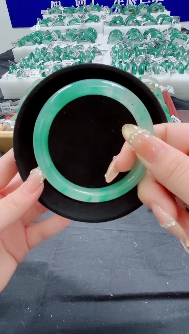 未镶嵌手镯石英质玉（非洲翠）圈口58