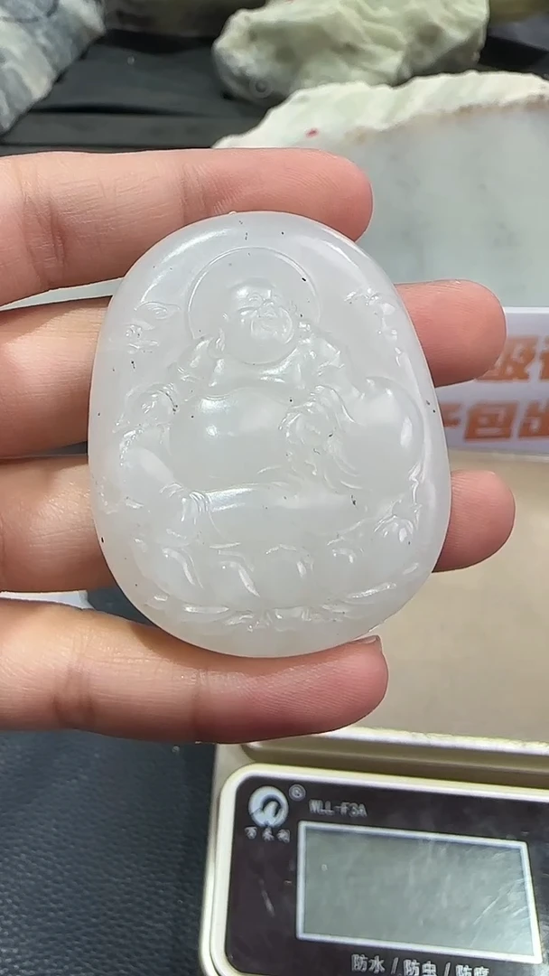 吊坠(赠链)未镶嵌和田玉新疆和田玉黒山料佛公吊坠 精美 时尚