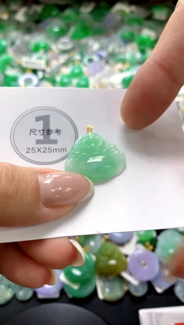 翡翠18K金镶嵌颈饰1111111111111111