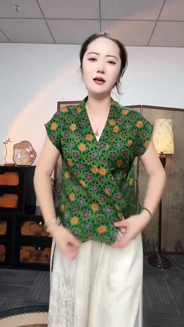 闪购100桑蚕丝绿方块小道袍