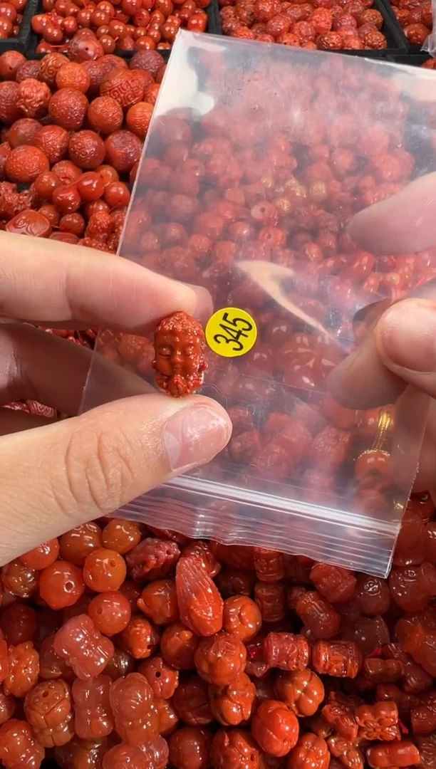 南红玛瑙未镶嵌颈饰1