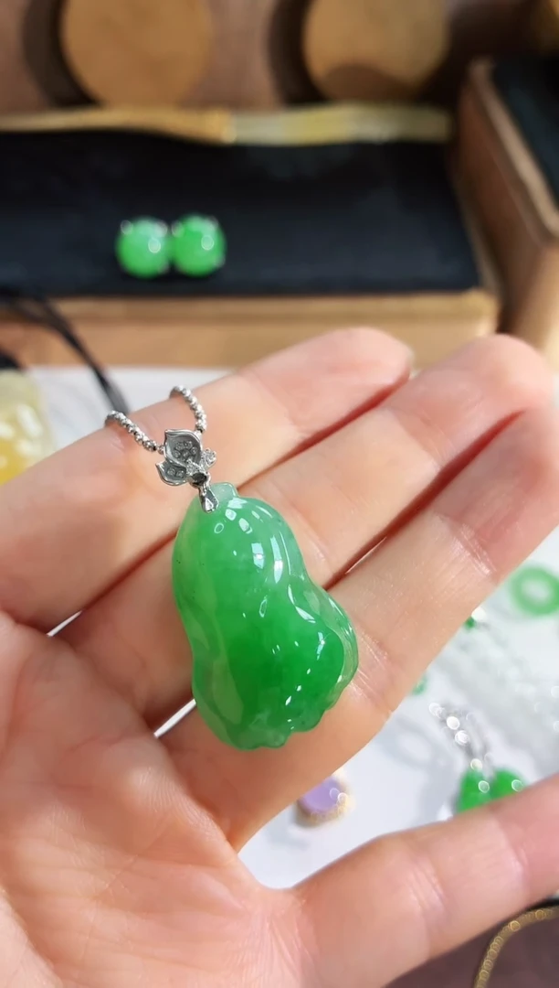 翡翠18K金镶嵌吊坠(不含链)吊坠
