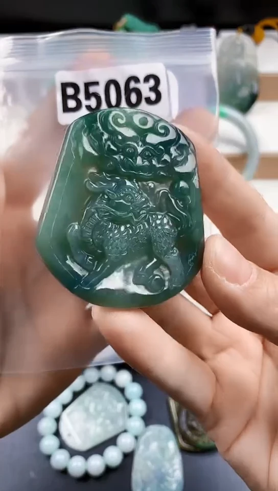 颈饰未镶嵌翡翠天然翡翠吊坠挂件