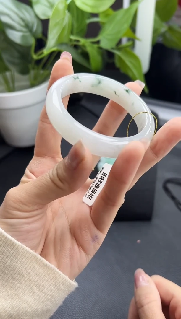 【闪购商品】翡翠手镯未镶嵌手镯53-55圈口