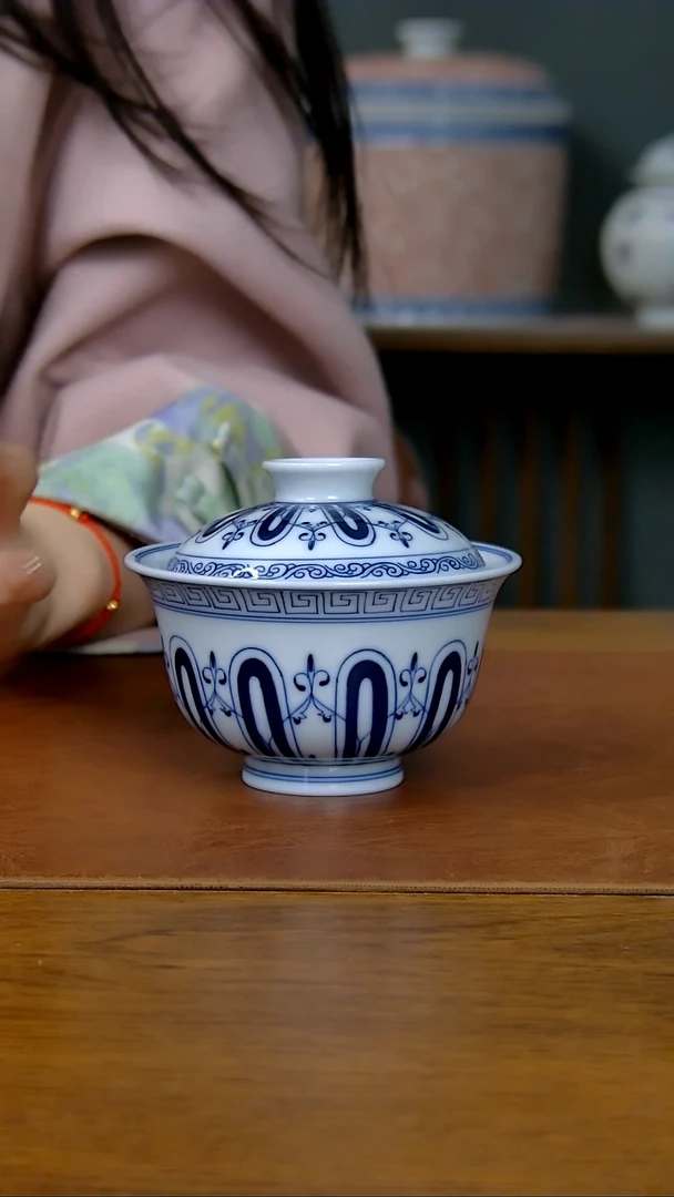 【闪购商品】陶瓷莲瓣宝相纹两才盖碗（150cc）