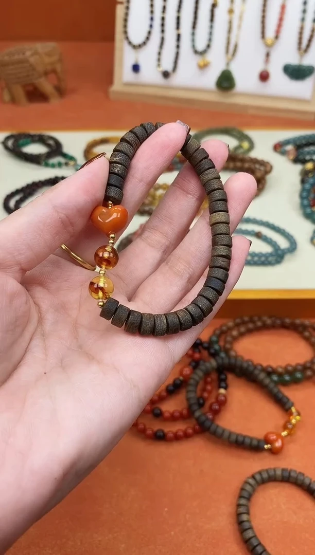 手串檀香木未镶嵌单圈莺歌绿片片屁桃手串