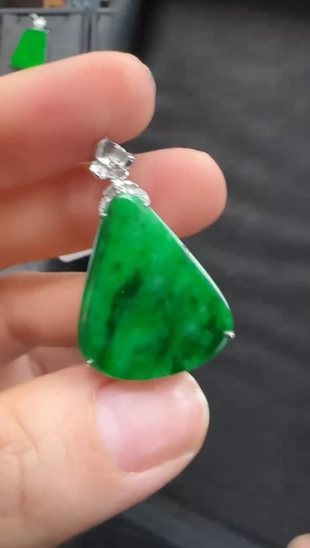 颈饰18K金镶嵌翡翠204无事牌一个