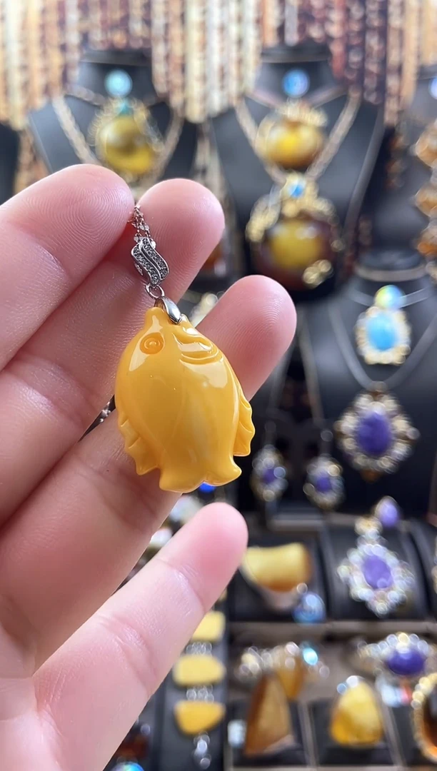 琥珀颈饰未镶嵌蜜蜡鱼摆摆吊坠