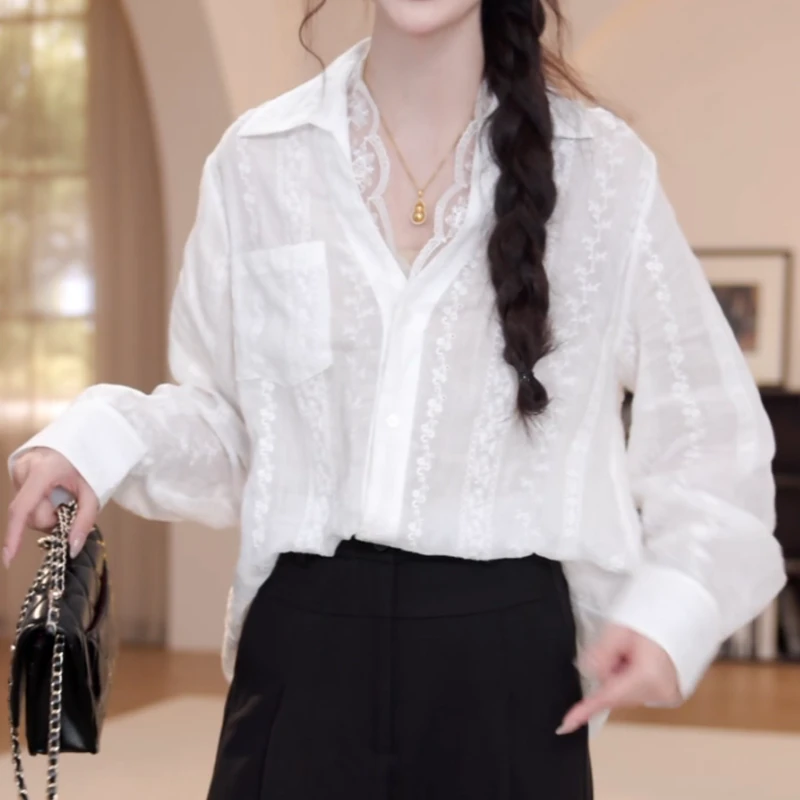2025早秋百搭纯色V领单口袋蕾丝衬衫长袖LK2505477