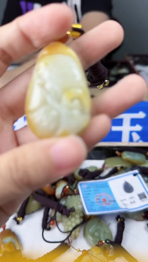 和田玉未镶嵌颈饰1