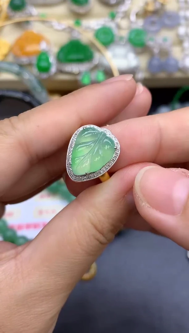 18K金镶嵌戒指翡翠382-中国好珍宝