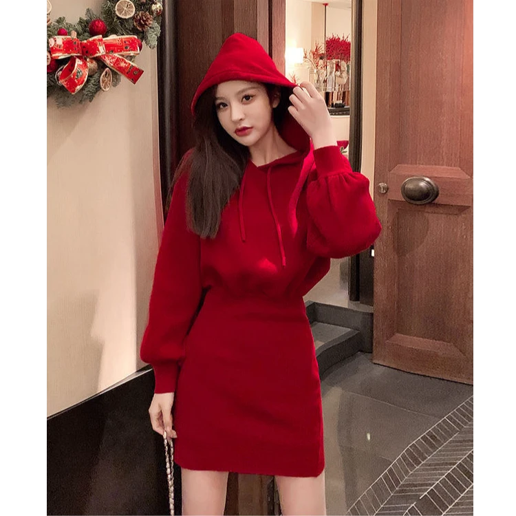 红色连帽针织包臀裙2025秋冬新款宽松外穿纯色收腰显瘦针织连衣裙