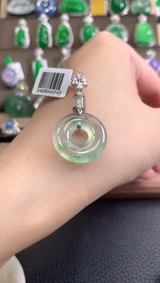 翡翠18K金镶嵌吊坠(不含链)春日珠宝 D33