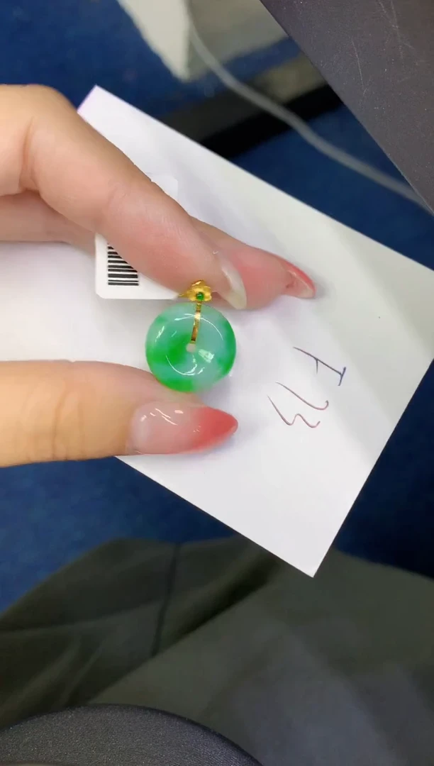 翡翠18K金镶嵌颈饰缅甸天然翡翠A货