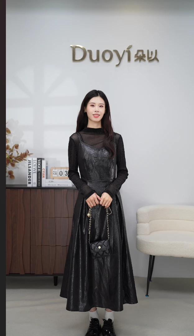 朵以2025冬季新款百搭通勤网纱打底衫PU吊带裙两件套39BD837051