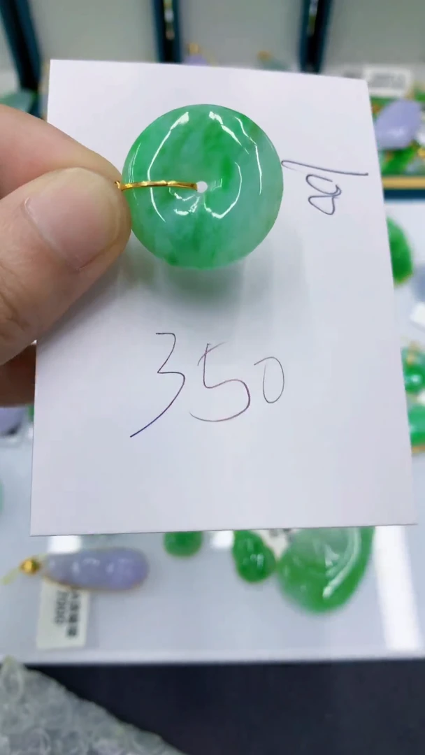 翡翠18K金镶嵌颈饰翡翠